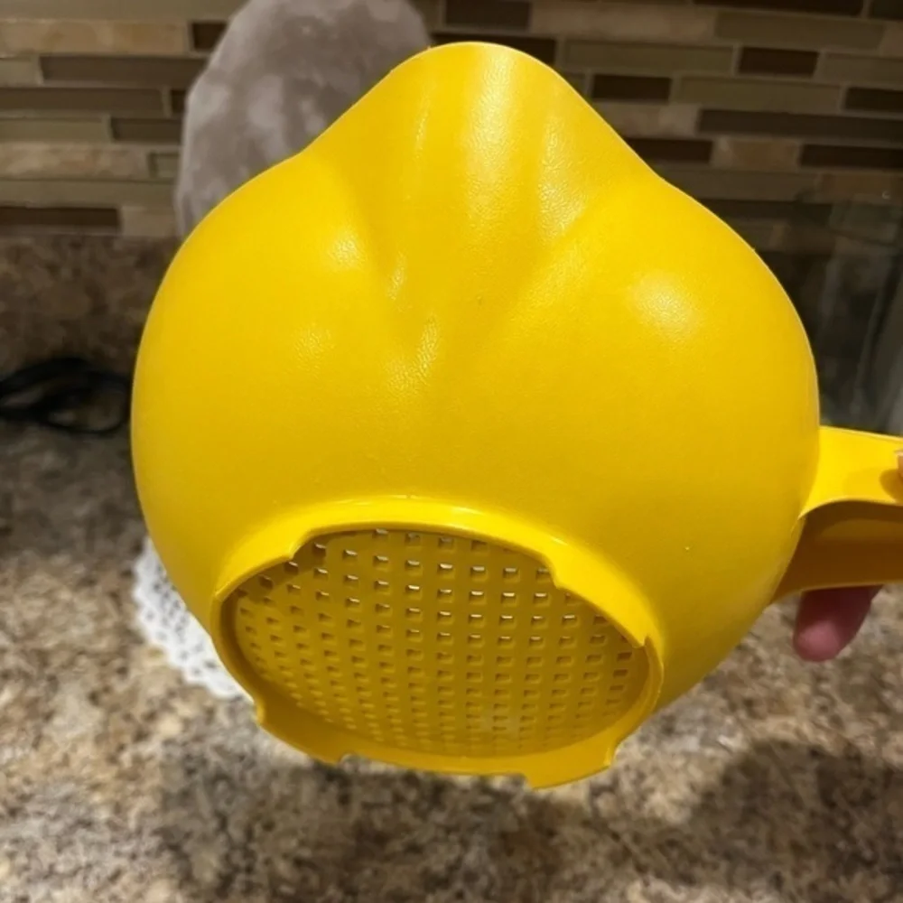 Vintage Tupperware Double Spouted Strainer